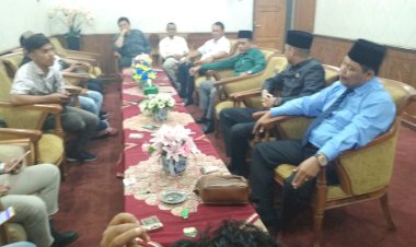 Saat Banggar, Kadis PUPR Muarojambi Dilempar Dewan dengan Botol Minuman