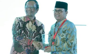 Gubernur Fachrori Dianugerahi Penghargaan Pembina Kabupaten dan Kota Peduli HAM