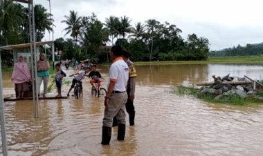 Sembilan Rumah Rusak Dihantam Arus Sungai Batang Suliti