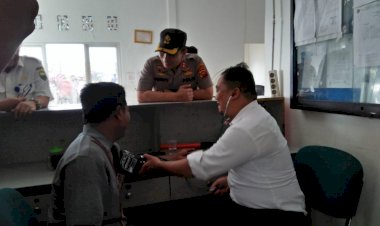 Sopir Truk Dites Urine di Jembatan Timbang, Begini Hasilnya