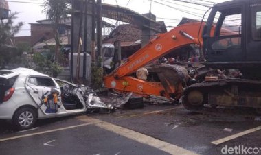 Detik-detik Truk Angkut Ekskavator Tabrak Motor-Mobil Menewaskan 7 Orang di Pasuruan