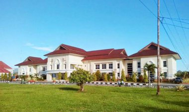 Warga Kumpul Donasi Bantu Bupati Bayar Tagihan Listrik Kantor Bupati