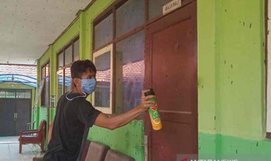 Ulat Bulu Serang Sekolah Luar Biasa Negeri di Cirebon