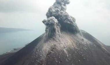 Gunung Anak Krakatau Erupsi Selasa Pagi, Abu Kolom 1 KM
