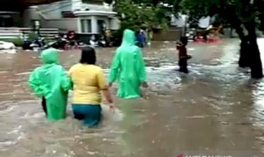 Banjir Landa Petamburan Jakarta Pusat