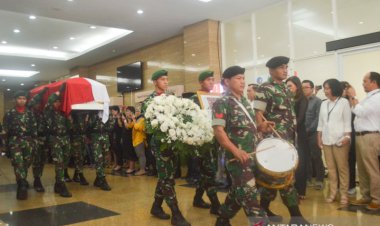 Menteri PPPA Lepas Jenazah Mien Sugandhi ke Makam Pahlawan Pahlawan Kalibata