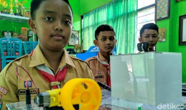 Tiga Siswa SMP Ini Buat Pengaman Motor Gunakan e-KTP