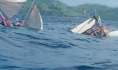 Kapal Ditumpangi Wartawan Istana Terbalik di Labuhan Bajo