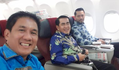 Terlihat Akrab, AHY dan AJB Satu Baris Kursi Penerbangan Jakarta-Jambi