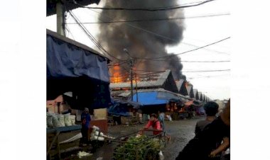 48 Lapak Pasar Sayur Caringin Terbakar Hebat