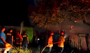 Bangsal Kayu di Bungo-Jambi Terbakar Hebat, Warga Panik