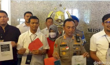 Zikria Hina Risma, Lantaran Gubernur Anies Sering Dibully Netizen