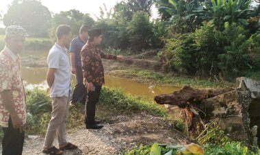 Ketua DPRD Sarolangun Tinjau Jembatan Roboh di Pulau Aro, Ini Katanya