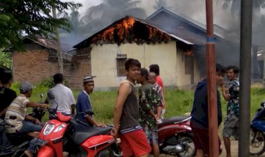 Tiga Bedeng di Pasar Muarabungo Terbakar Hebat