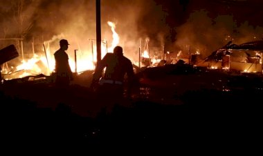 Konsleting Listrik, Pabrik Triplek di Merangin Ludes Terbakar