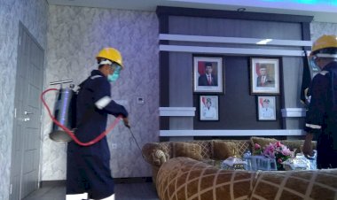 Antisipasi Covid-19, Perkantoran Bupati Muarojambi Disemprot Disinfektan