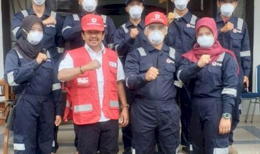 Antisipasi Penyebaran Corona, Ketua DPRD Sarolangun Lakukan Penyemprotan Disinfektan Bersama PMI