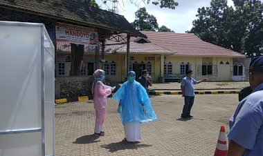 Tim Periksa 3 TKI Asal Malaysia di Terminal Alambarajo