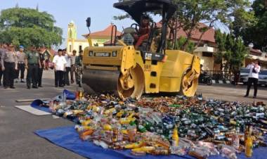 Polda Jambi Musnahkan Ribuan BB Narkotika dan Ekstasi