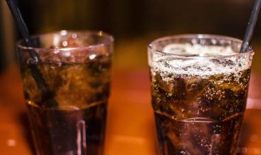 5 Bahaya Minum Soda saat Perjalanan Mudik