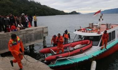 Lagi!!..Kecelakaan Kapal Motor Kembali Terjadi di Danau Toba, 1 Penumpang Hilang