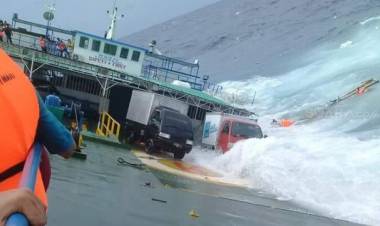 KEMBALI TERJADI!!! Angkut Ratusan Orang, KM Lestari Maju Tenggelam di Selayar