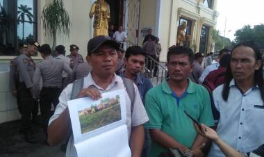 Saat Sidang Paripurna, Massa Geruduk dan Minta Anggota DPRD Jambi Mundur dari Jabatan