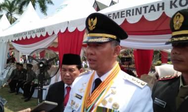 Walikota Fasha Ajak Warga Kota Jambi Ikuti Lomba Panjat Pinang Meriahkan HUT RI