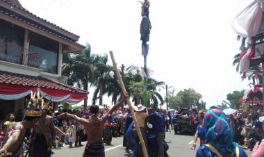 Meriah, Pawai HUT RI Dipadati Puluhan Ribu Masyarakat Jambi
