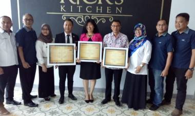 Tiga Hotel Terima Sertifikat Bintang Dari PHRI Jambi