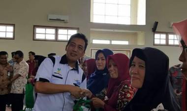 350 Warga dan 10 Siswa Berprestasi Batanghari Terima Bantuan Non Tunai Program PKH