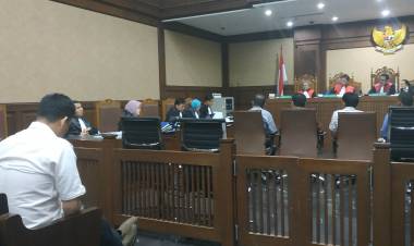 SIDANG ZUMI ZOLA: Iim Sebut Berikan Cek Senilai Rp1 Miliar ke Toni Adiknya Masnah Busro