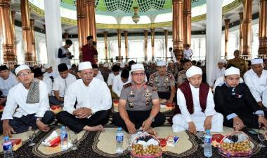 Gelar Doa dan Zikir Bersama, Sekdaprov Jambi Dianto Ajak Masyarakat Hijrah Menuju Kebaikan 