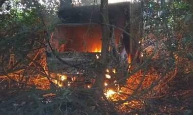 Tabrak Rumah Warga Truk Batubara Dibakar Massa di Batanghari