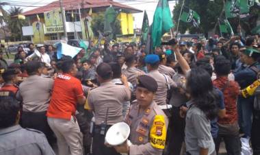 Kapolresta Bengkulu Sebut Delapan Personelnya Terluka saat Ricuh Aksi Mahasiswa