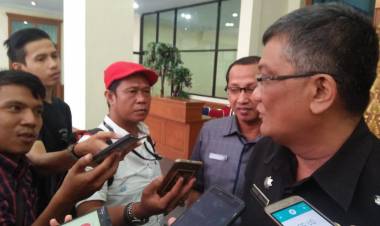 Meski Diberhentikan Sementara, Zumi Zola Masih Terima Gaji dan Tunjangan