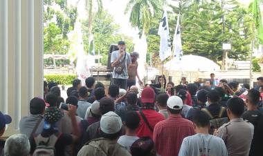 Ratusan Petani Geruduk Gedung DPRD Provinsi Jambi