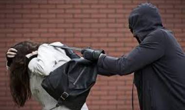 Melawan Begal, Emak-emak Ini Terseret di Aspal Hingga Luka-luka Pertahankan Motornya