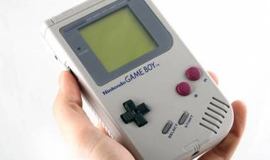 Anda Pecinta Game Jadul, Nintendo Luncurkan Casing Smartphone Mirip Gimbot