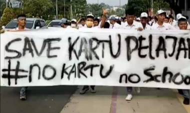 Tiga Tahun Belum Diberikan Kartu Pelajar, Ratusan Siswa SMA 5 Unjuk Rasa