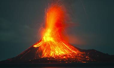 Waspada! Aktivitas Meningkat, Terdengar Dentuman di Anak Gunung Krakatau