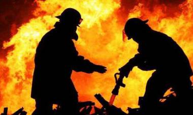 Api Membara di Tanjung Kasri Merangin Dua Rumah Warga Hangus Terbakar