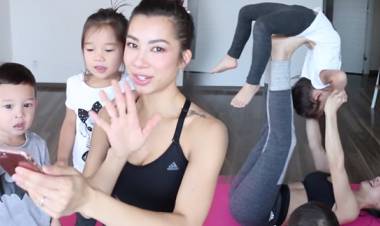 Inspirasi Gerakan Yoga Asyik Bersama Buah Hati ala Jennifer Bachdim