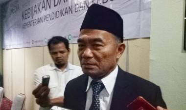 Mendikbud Minta Guru Mengajar Tak Cuma SMP atau SD, Tapi Bisa SMA