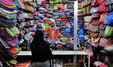 Penjual Batik Jangan Curang Dong! Tentang Dagangannya