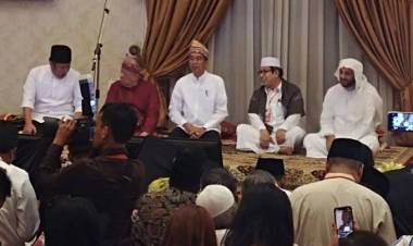 Teng! Pertama Dalam Sejarah Jokowi Diberi Gelar Rajo Balaq 