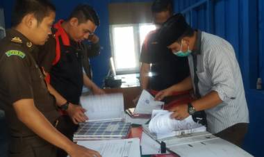 Kejari Geledah Kantor Damkar Sarolangun, Ini yang Dibawa