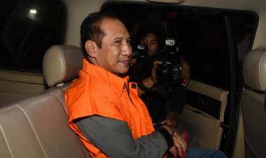 Jadi Tersangka, MA Berhentikan Sementara Dua Hakim PN Jaksel 