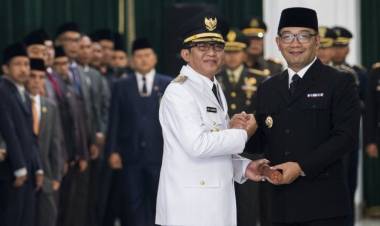 Gantikan UU, Emil Lantik Ade Sugianto Sebagai Bupati Tasikmalaya
