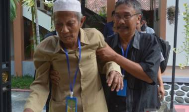 Kakek Tua 89 Tahun di Situbondo Disidang